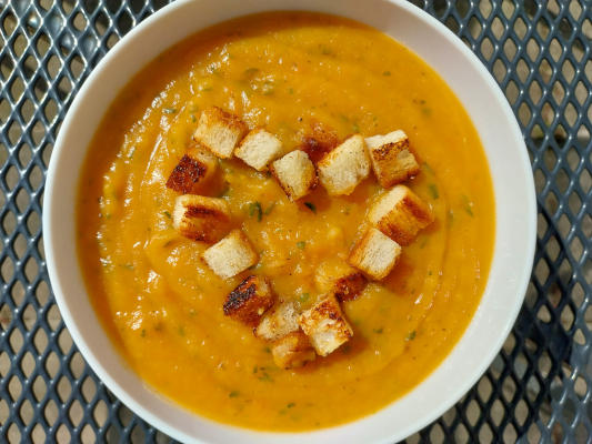 Kartoffelsuppe mit Croutons