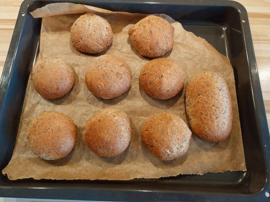 Mandel-Mohn-Brötchen